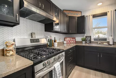 Kitchen - 12875 Kelley Rd, Brooklyn, MI 49230 photo 4 of 5