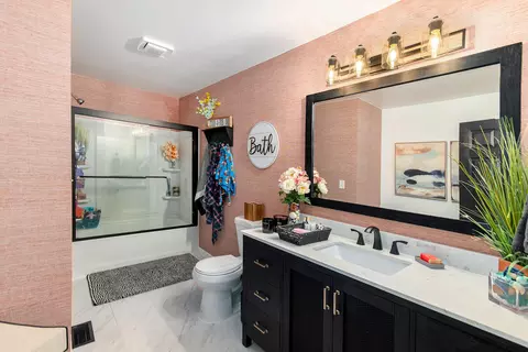 Bath - 12875 Kelley Rd, Brooklyn, MI 49230 photo 2 of 3