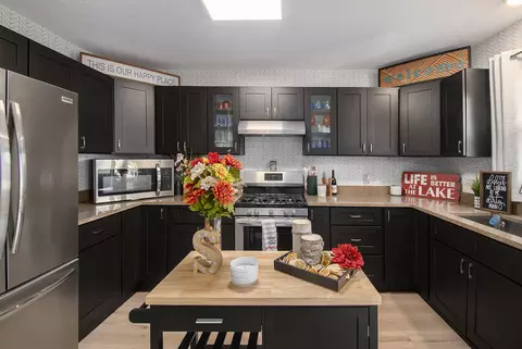 Kitchen - 12875 Kelley Rd, Brooklyn, MI 49230 photo 3 of 5