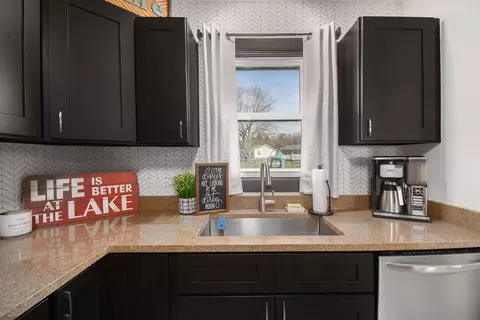 Kitchen - 12875 Kelley Rd, Brooklyn, MI 49230 photo 5 of 5