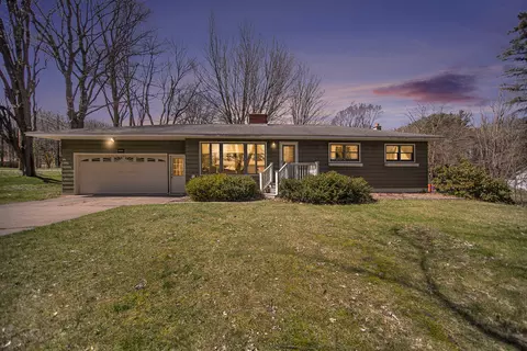 4761 3rd St, New Era, MI 49446