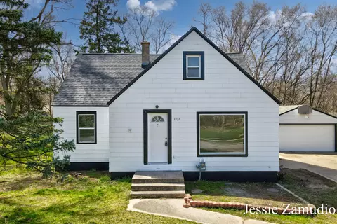 3727 Boone Ave SW, Wyoming, MI 49519