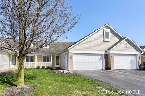 1676 W Clearwater Dr #72, Zeeland, MI 49464