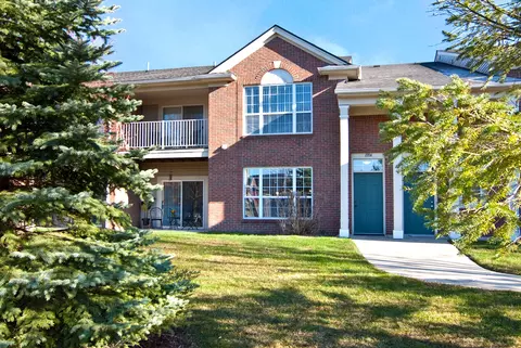 11106 Farmingdale Ln #129, Walled Lake, MI 48390