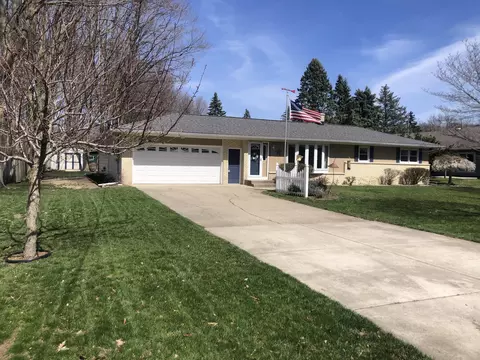 6443 Spruce Ln, Holland, MI 49423