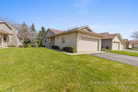 1121 Amber Ridge Dr SW, Byron Center, MI 49315