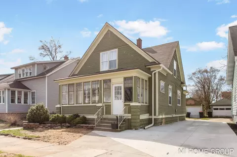 246 W 17th St, Holland, MI 49423