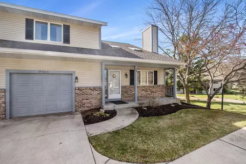 17541 Parkwood Dr, Spring Lake, MI 49456
