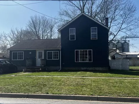 15 Cole St, Quincy, MI 49082