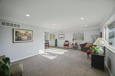 Living - 4276 Indian Trl, Jackson, MI 49201 photo 2 of 3