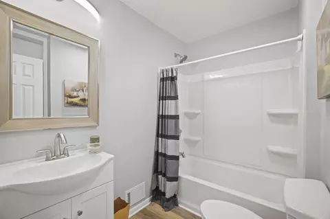Bath - 4276 Indian Trl, Jackson, MI 49201 photo 2 of 3