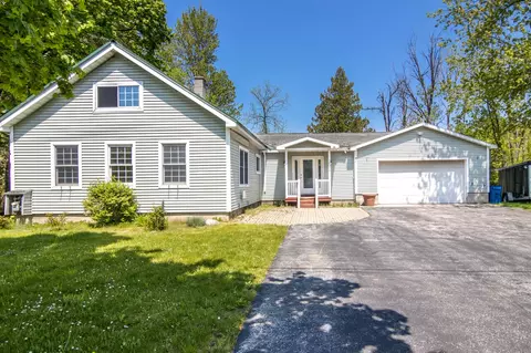 10506 Main St, Honor, MI 49640
