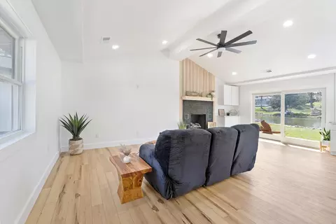 Living - 11636 Cedar Ct, Jerome, MI 49249 photo 2 of 5