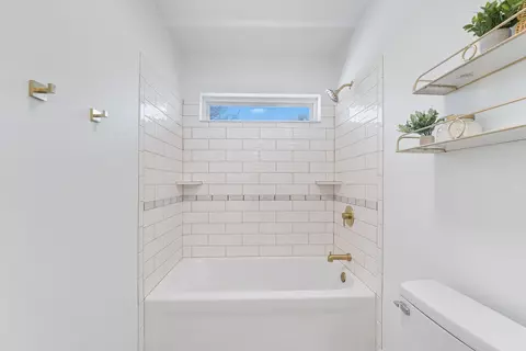 Bath - 11636 Cedar Ct, Jerome, MI 49249 photo 5 of 5