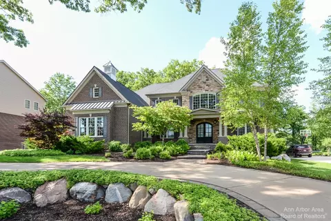 2199 Parkview Ct, Ann Arbor, MI 48105