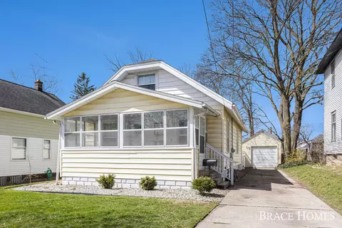 55 Arthur Ave NE, Grand Rapids, MI 49503