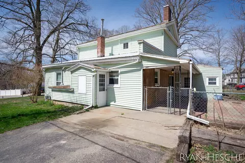 Exterior - 208 N King St, Lyons, MI 48851 photo 4 of 12