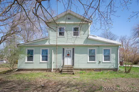 Exterior - 208 N King St, Lyons, MI 48851 photo 2 of 12
