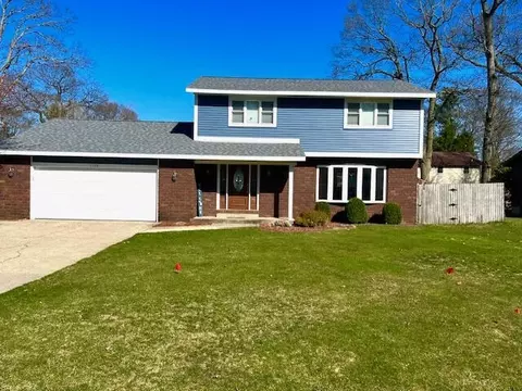 1100 Cavalier Dr, Muskegon, MI 49445