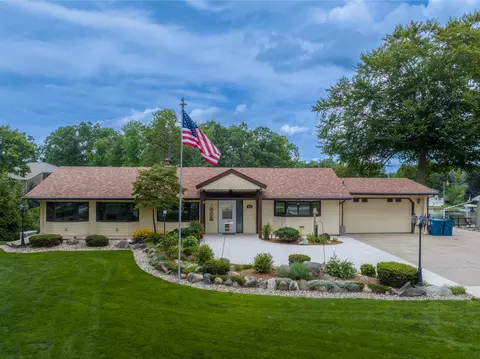 61 Sunnyside Dr, Battle Creek, MI 49015