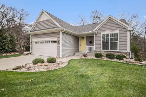 8017 Grand Colony Dr, Kalamazoo, MI 49009