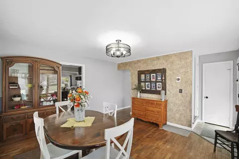 Dining - 2428 Wallace Dr, Jackson, MI 49203 photo 3 of 4