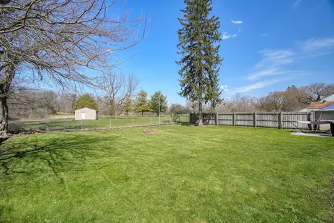 Exterior - 2428 Wallace Dr, Jackson, MI 49203 photo 9 of 22