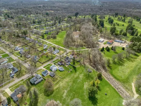 View/Area - 2428 Wallace Dr, Jackson, MI 49203 photo 4 of 5