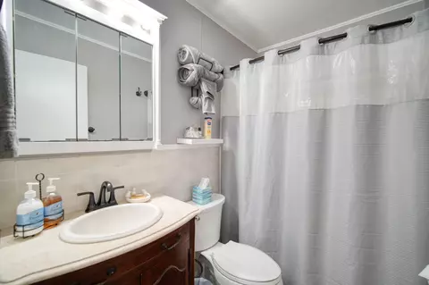 Bath - 2428 Wallace Dr, Jackson, MI 49203 photo 1 of 1
