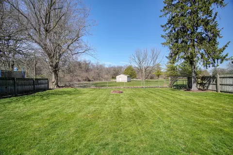 Exterior - 2428 Wallace Dr, Jackson, MI 49203 photo 15 of 22