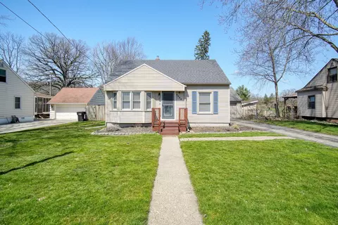 Exterior - 2428 Wallace Dr, Jackson, MI 49203 photo 3 of 22
