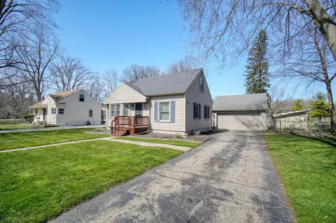 2428 Wallace Dr, Jackson, MI 49203