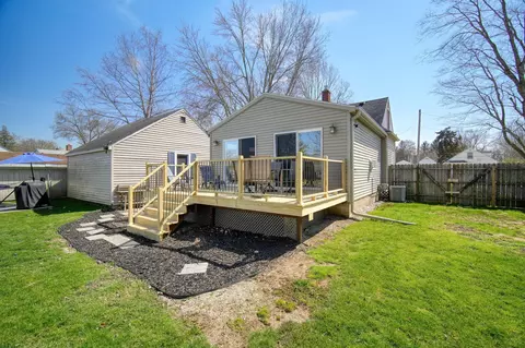 Exterior - 2428 Wallace Dr, Jackson, MI 49203 photo 8 of 22