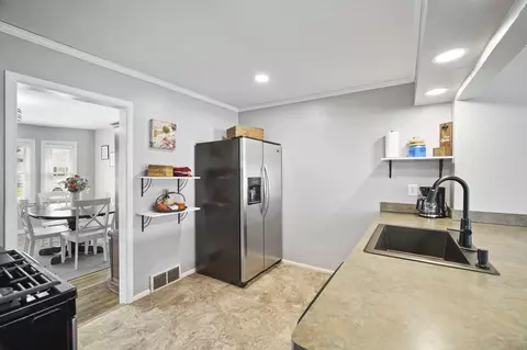 Kitchen - 2428 Wallace Dr, Jackson, MI 49203 photo 3 of 4