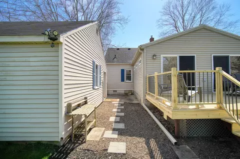 Exterior - 2428 Wallace Dr, Jackson, MI 49203 photo 6 of 22