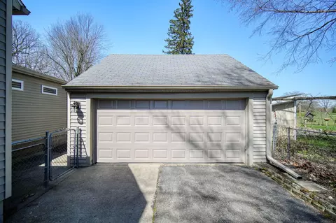 Exterior - 2428 Wallace Dr, Jackson, MI 49203 photo 5 of 22