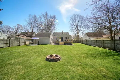Exterior - 2428 Wallace Dr, Jackson, MI 49203 photo 12 of 22