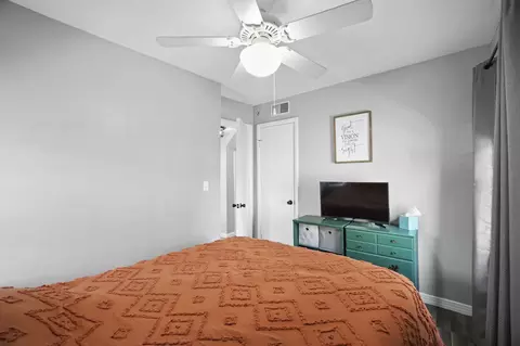 Bedroom - 2428 Wallace Dr, Jackson, MI 49203 photo 2 of 7