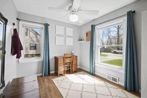 Bedroom - 2428 Wallace Dr, Jackson, MI 49203 photo 3 of 7