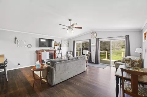 Living - 2428 Wallace Dr, Jackson, MI 49203 photo 2 of 4