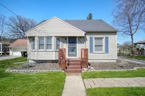 Exterior - 2428 Wallace Dr, Jackson, MI 49203 photo 4 of 22