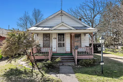 115 S Irving St, Greenville, MI 48838