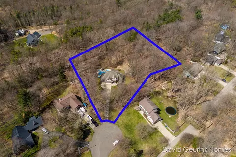 6513 Maple Ln, Holland, MI 49423