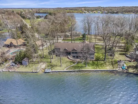 25242 Ironwood Dr, Sturgis, MI 49091