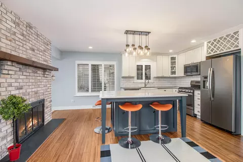 Kitchen - 11821 Killarny Cir, Jerome, MI 49249 photo 3 of 7