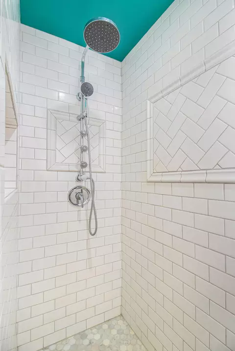 Bath - 11821 Killarny Cir, Jerome, MI 49249 photo 3 of 3