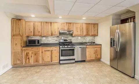 Kitchen - 11821 Killarny Cir, Jerome, MI 49249 photo 7 of 7