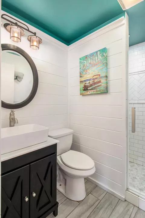 Bath - 11821 Killarny Cir, Jerome, MI 49249 photo 2 of 3