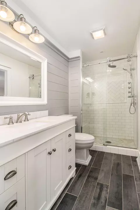 Bath - 11821 Killarny Cir, Jerome, MI 49249 photo 1 of 3