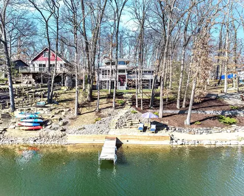 11821 Killarny Cir, Jerome, MI 49249